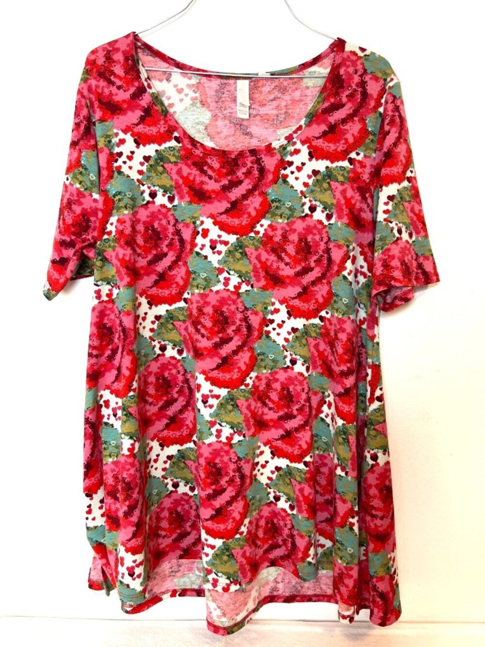 Lularoe Large Top Red Hearts Painting the Roses Red Alice in Wonderland Queen